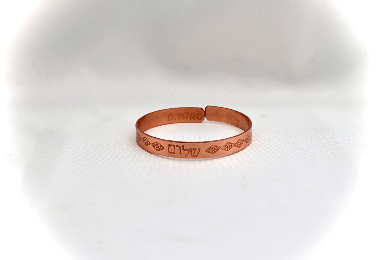 Narrow copper bracelet ״Shalom״