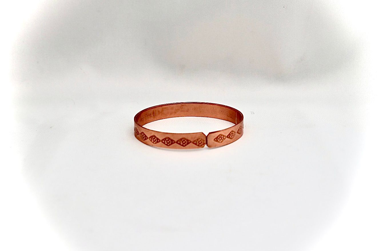 Narrow copper bracelet ״Shalom״