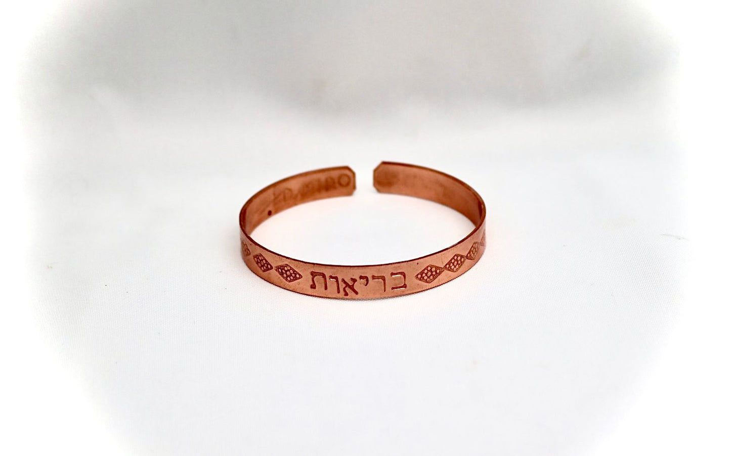 Narrow copper bracelet. ״Health״