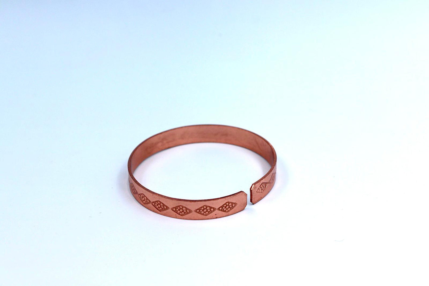 Narrow copper bracelet ״Shalom״