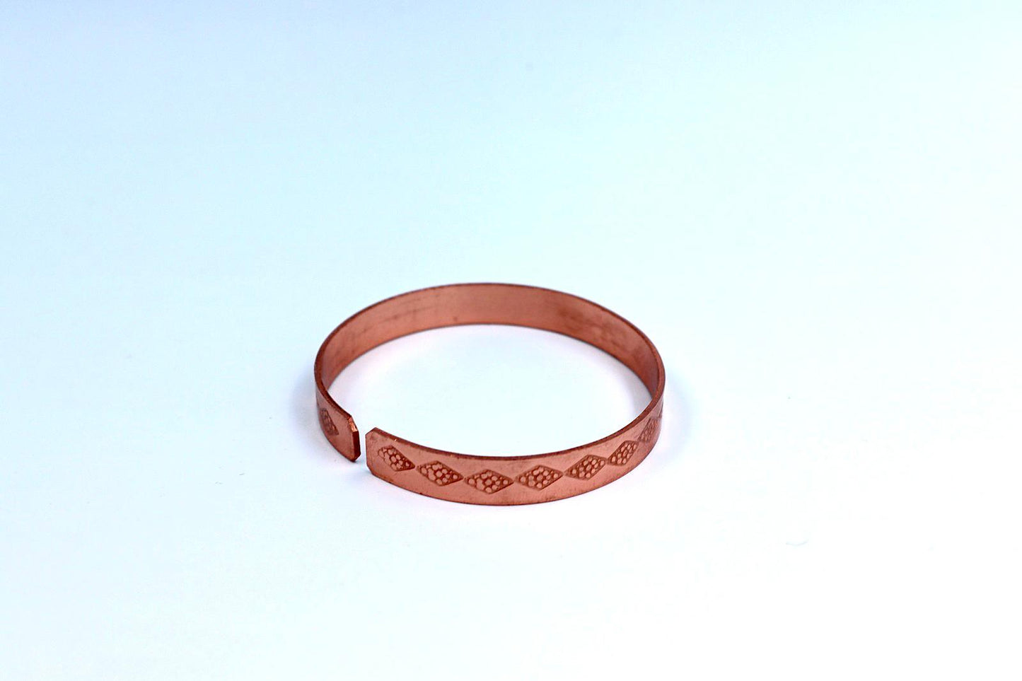 Narrow copper bracelet ״Shalom״