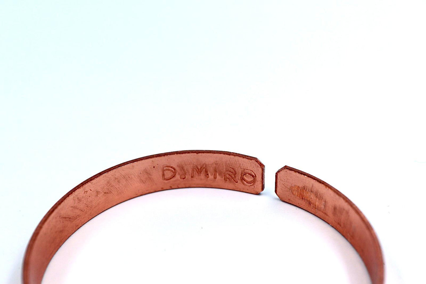 Narrow copper bracelet ״Shalom״