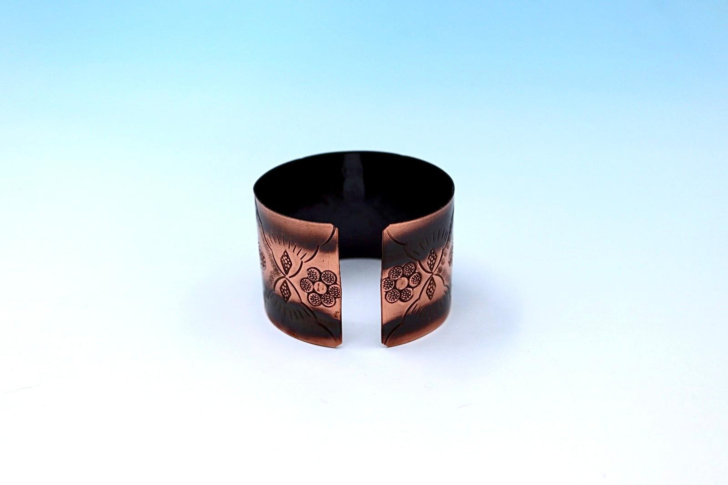 Oxides copper bracelet with Hamsa