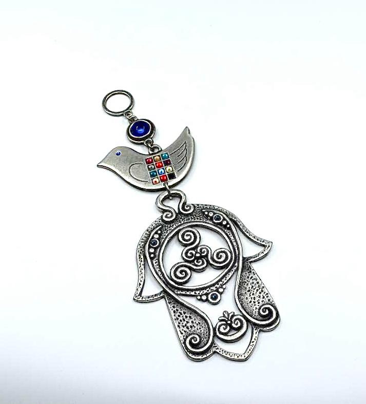 Hamsa with the dove of peace
