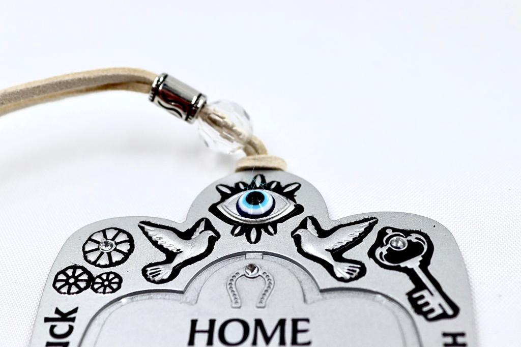 Hamsa with blessing for the home