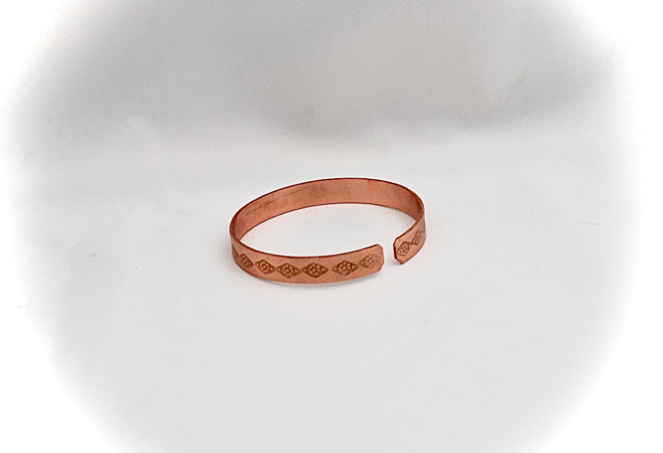 Narrow copper bracelet.  ״Health״