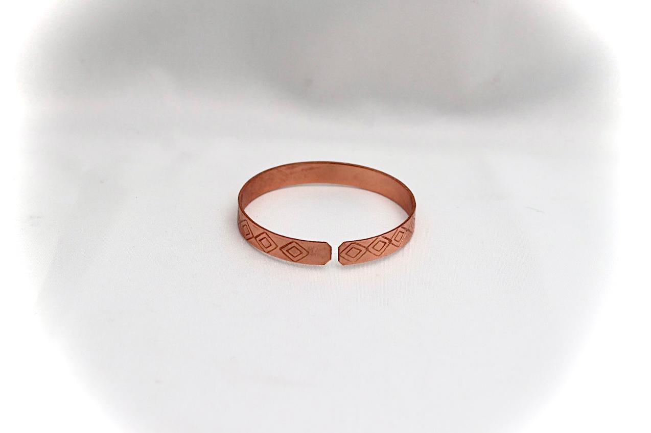 Narrow Copper bracelet ״Health״