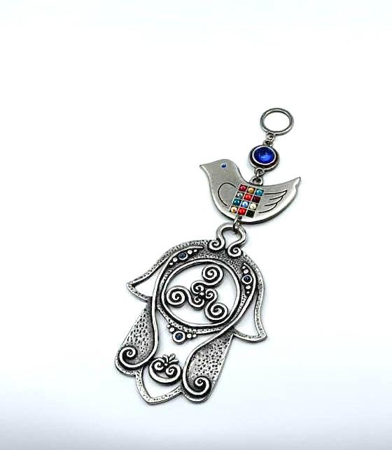 Hamsa with the dove of peace