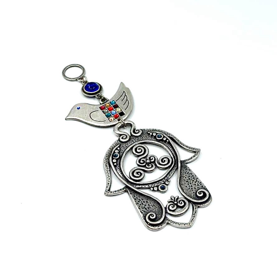 Hamsa with the dove of peace